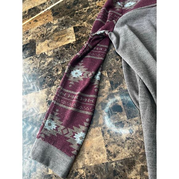 Size Large Filly Flair Aztec Top - Picture 3 of 5